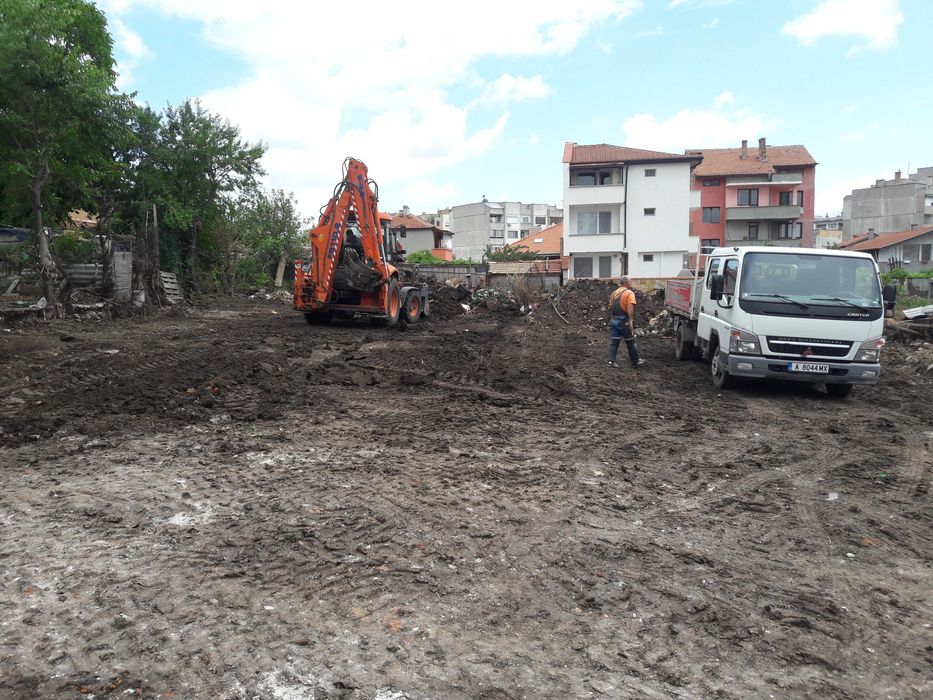 Почистване на дворове и обрасли терени в Бургаска област