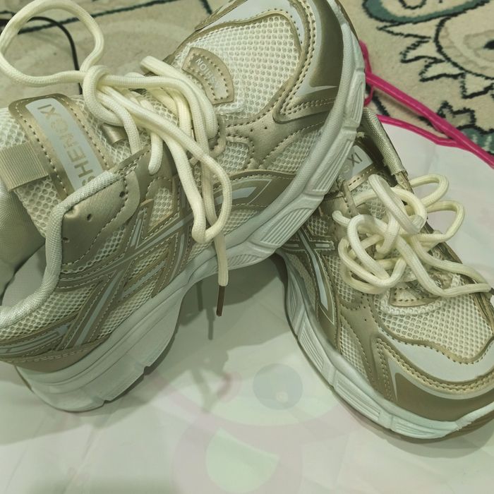 Кроссовкий женские