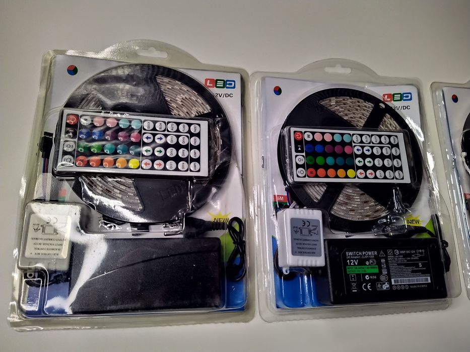 SET Banda RGB5050-300 LED + Sursa +Controller 44taste 5 METRI