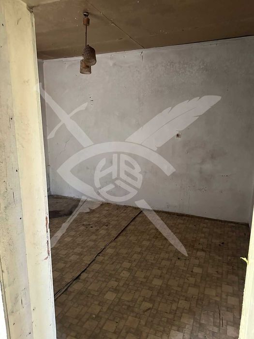 Продава се Къща в Айтос - 300 кв.м за 109 €/кв.м - Снимка #2