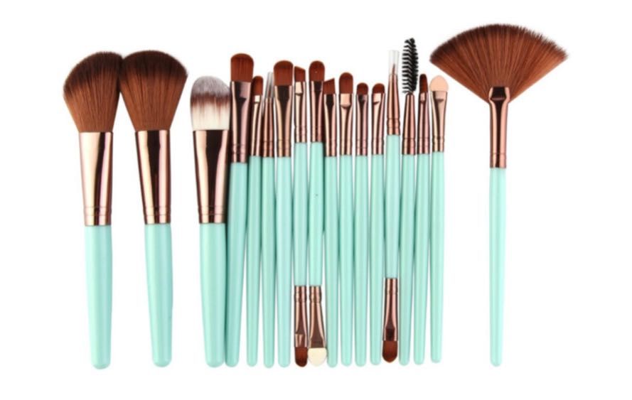 Комплект от 18 професионални четки за грим