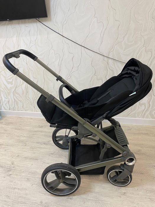 Продам стильную детскую коляску 2/1