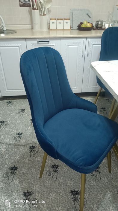 Стол со стульями