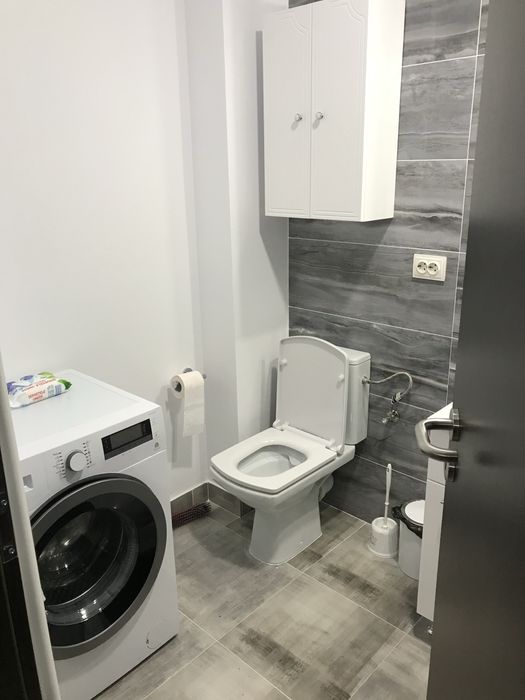 Inchiriez apartament + loc de parcare