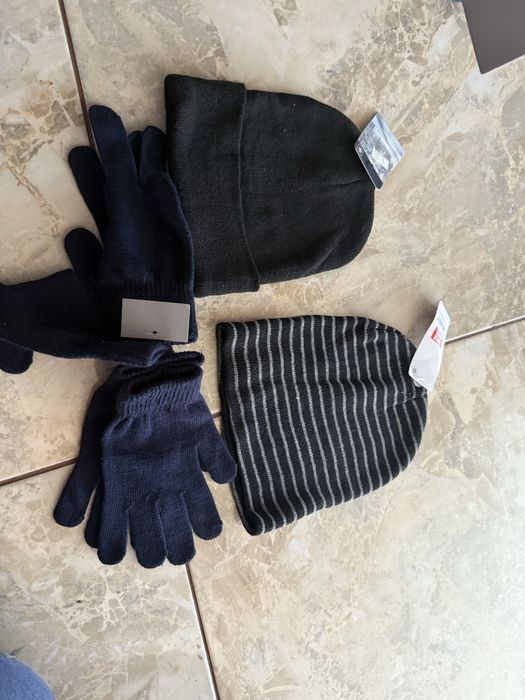 set caciuli si manusi M