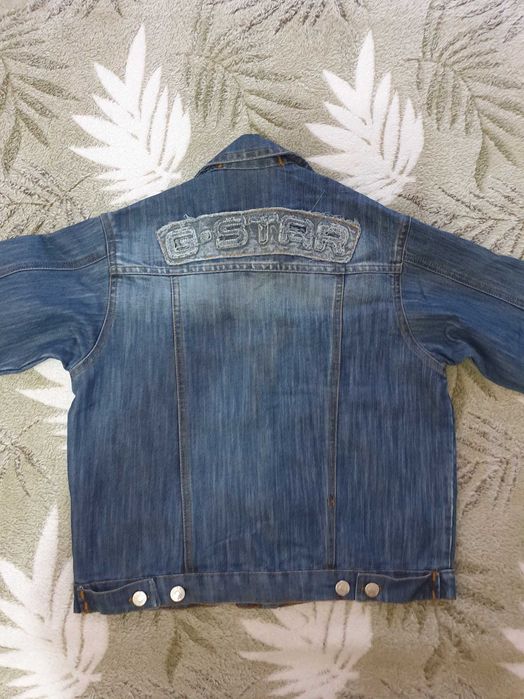 Фирменная джинсовая курточка на мальчика 10-12 лет