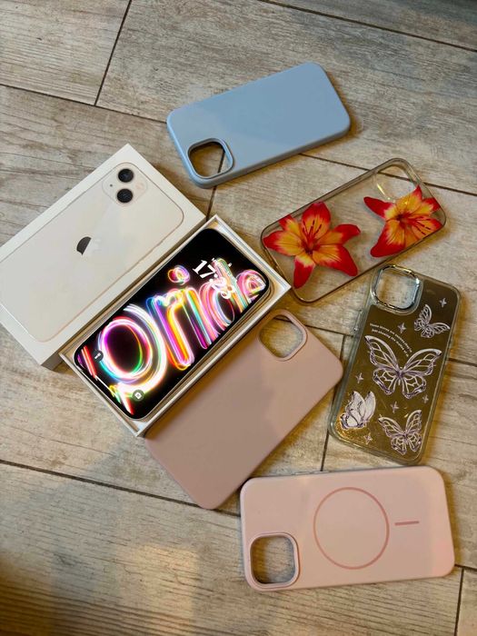 iPhone 13 + 5 калъфа Перфектен !!!!
