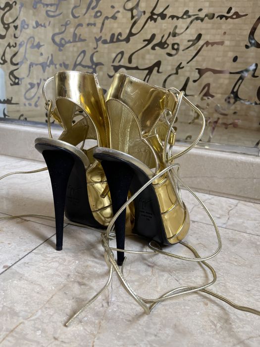 Sandale aurii Giuseppe Zanotti