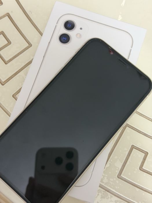 Продам айфон 11