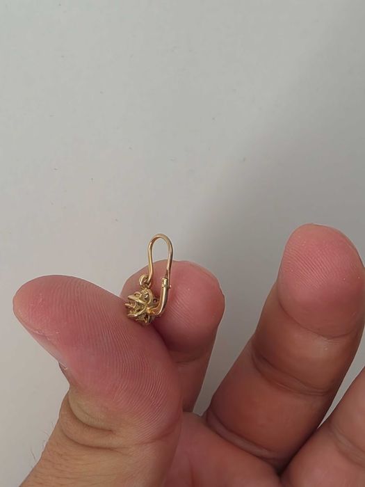 1 cercel din aur, 14k, 585, 1.04grame, cu pietre, in forma de floare