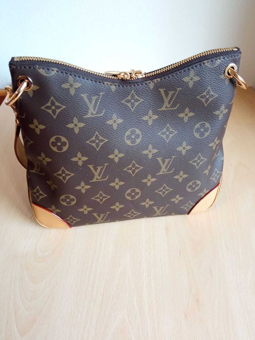 Louis Vuitton Дамска стилна и функционална Чанта Монограм