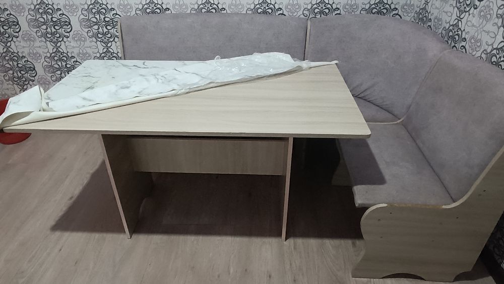 Стол отыргыштарымен