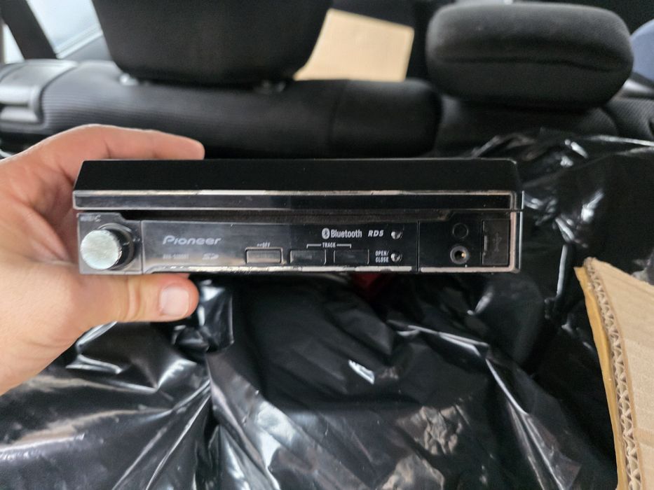 Продавам Pioneer avh-5200bt