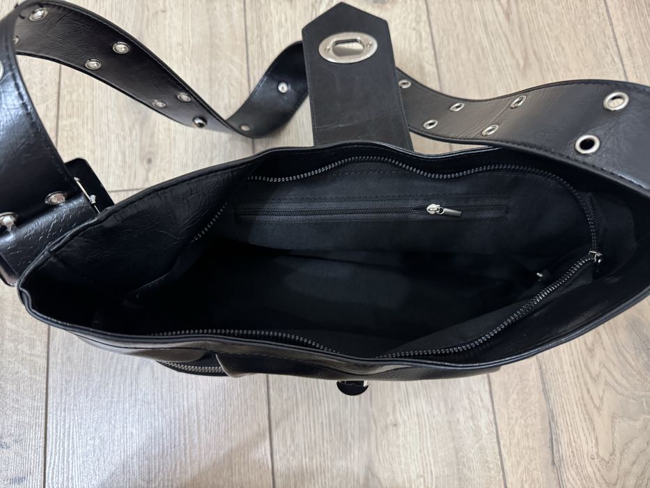 Сумка черная y2k на ремешке