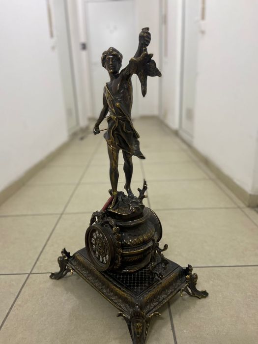 Бронзовые часы от испанского производителя Virtus