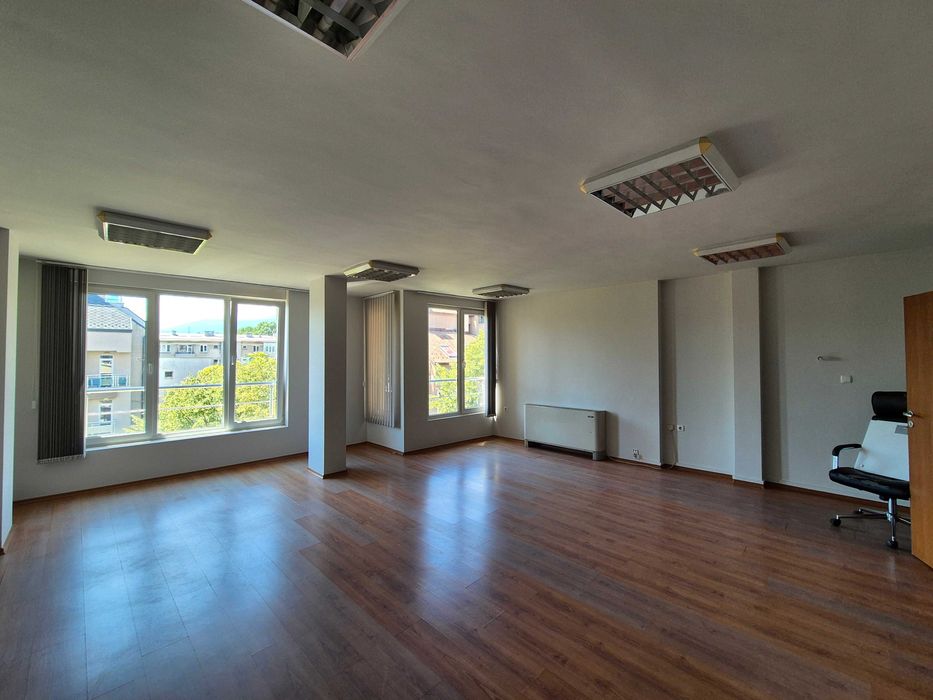 Дава се под наем Офис в София, м-т Гърдова глава - 115 кв.м за 900 € - Снимка #1