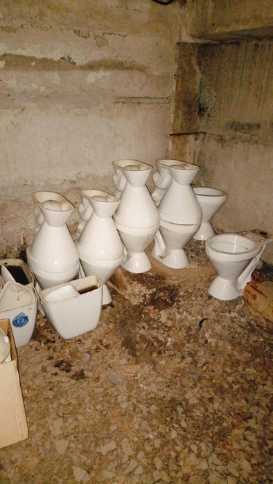 Продам унитаз хороший состояние  боковой подвотка