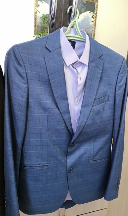 Продам оба костюма