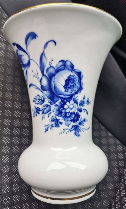 Vază porțelan Royal Dux Bohemia – pictată manual
Vază porț