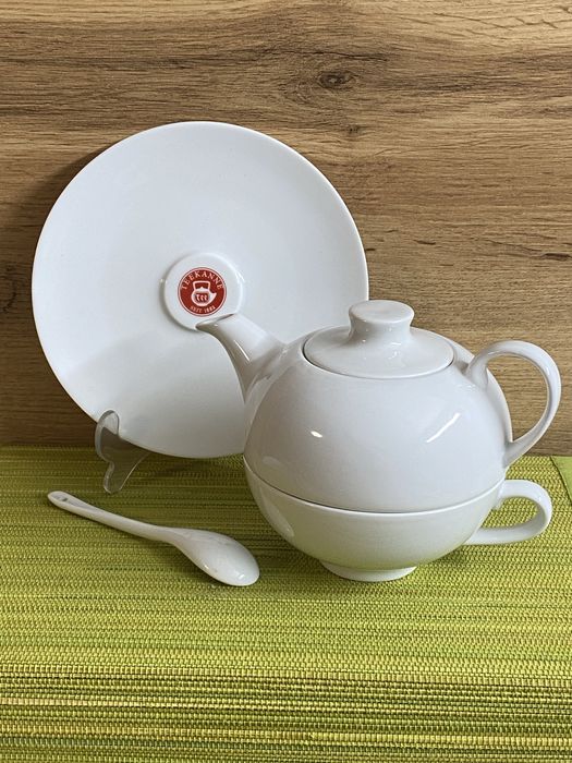 Порцеланов комплект за чай