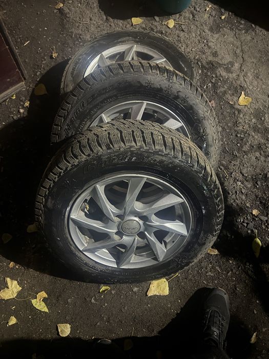 Продам диски с зимне шинами 4 штуки