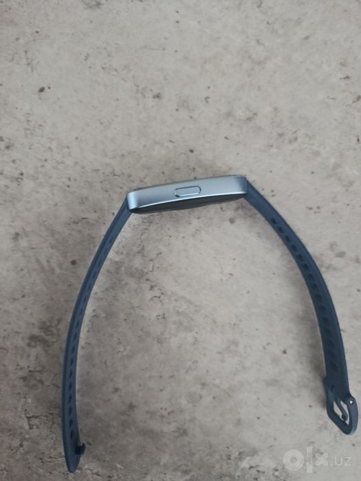 Продаю фитнес браслет Huawei band 10