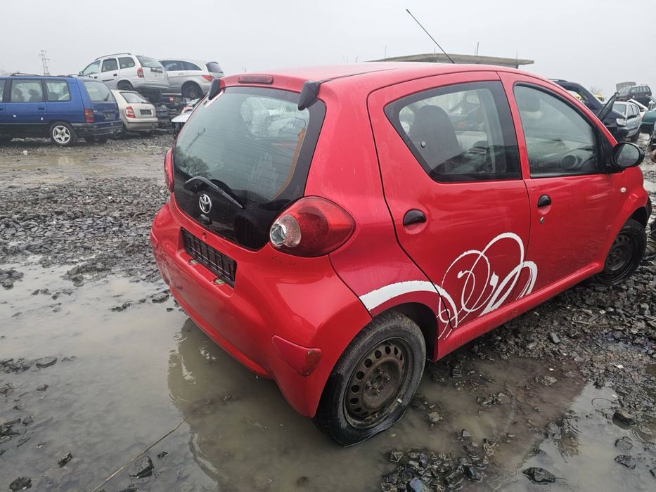 Toyota Aygo 1.0 68 кс 1KR-FE  2007г на части