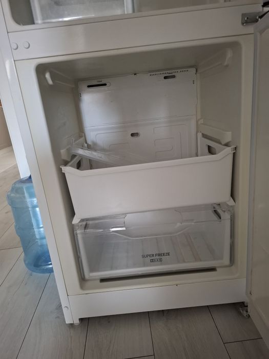 Продам холодильник indesit