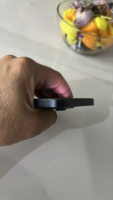 iPhone 13 с документами