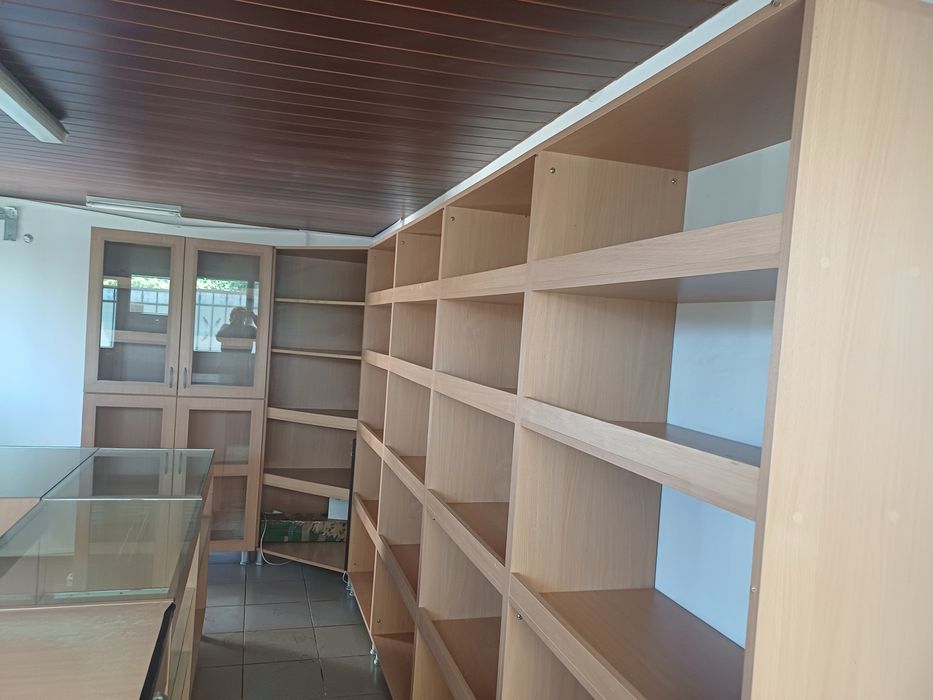 Mobilier pentru magazin