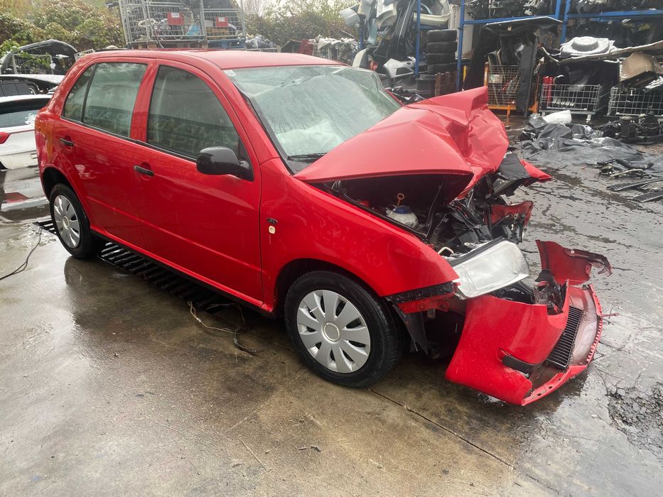 dezmembrez skoda fabia 1 cod motor AZF/usa fata/hayon fabia 1/oglinzi