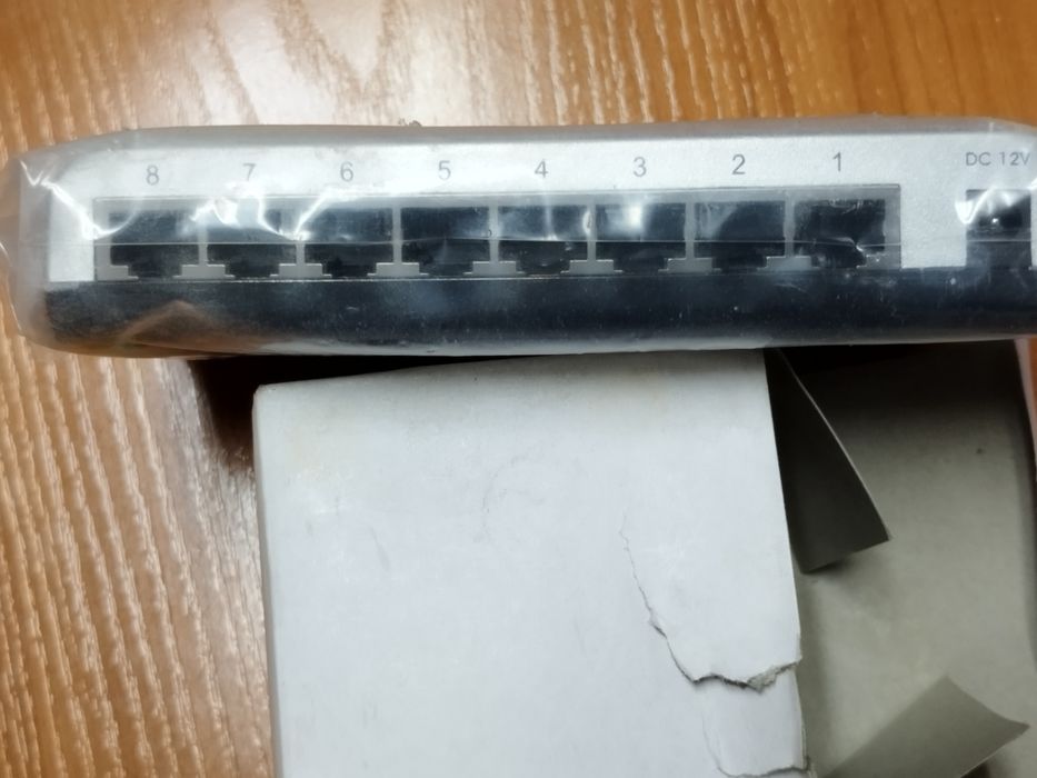 LAN суич LADOX – 8 портов Ethernet switch