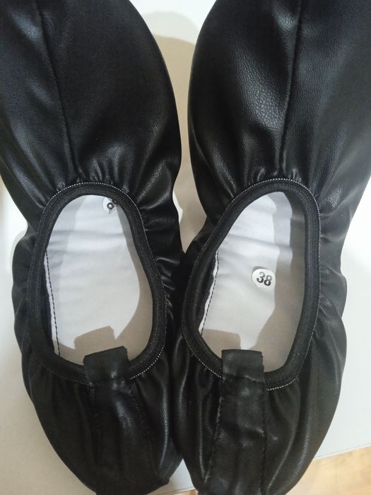 Черни кожени  цвички