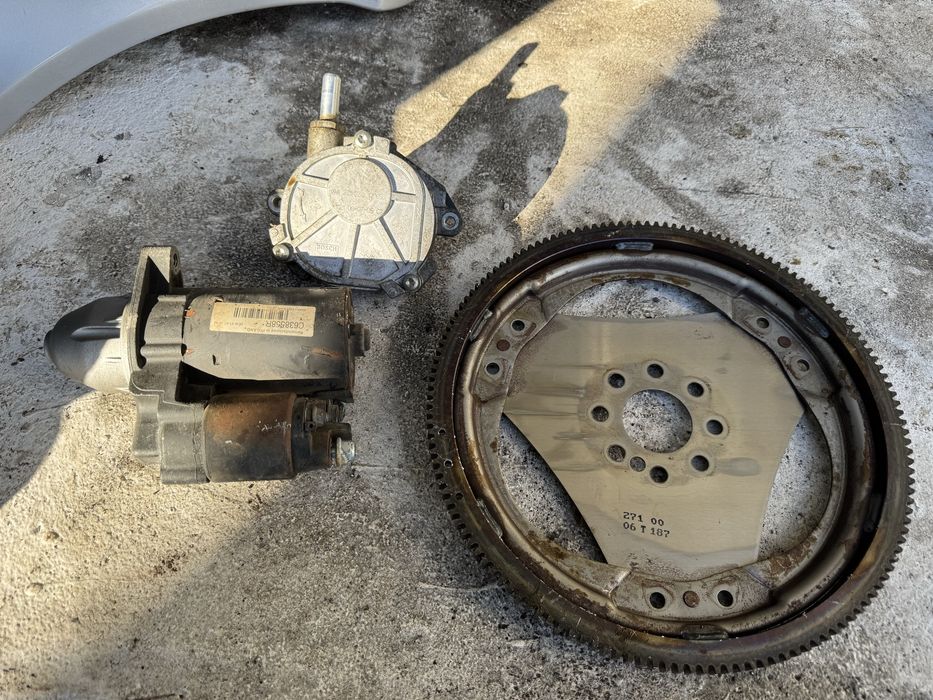 Стартер, маховик и вакум помпа за Мерцедес 200 компресор М271