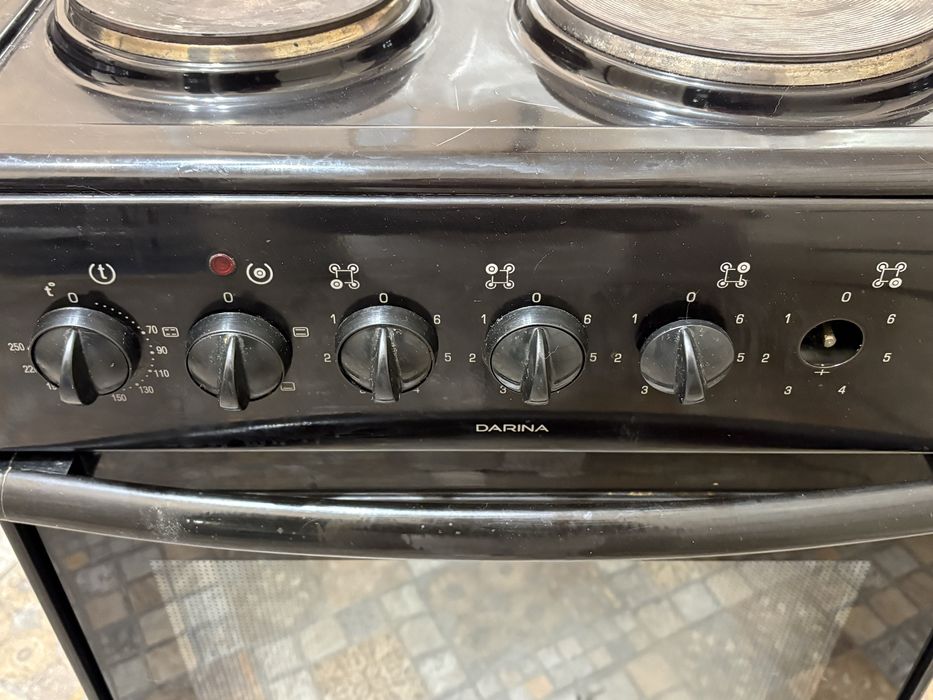 Продам б/у электрическую духовку