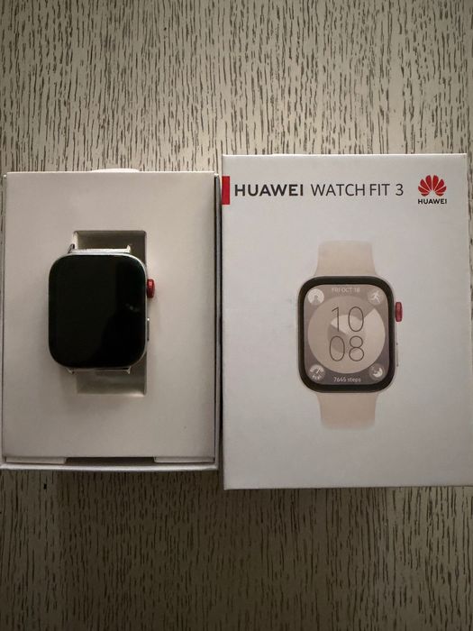 Продавам смарт часовник HUAWEI FIT 3