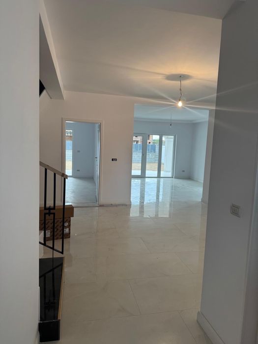 De vanzare Duplex cu garaj !