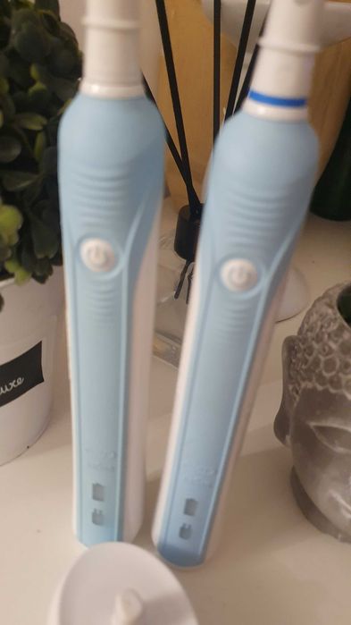 Set 2 periuțe electrice nou