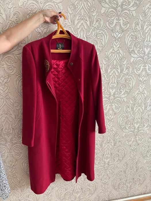 Пальто  красное