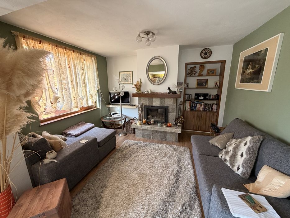 Двуетажна къща в с. Габарево