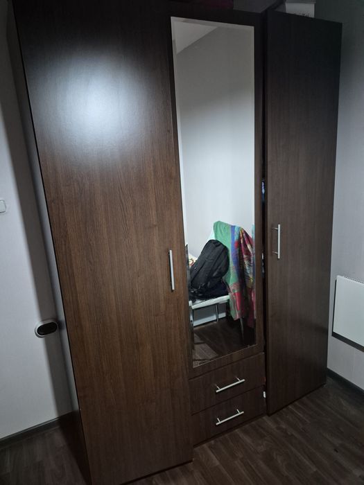 Голям гардероб с огледало