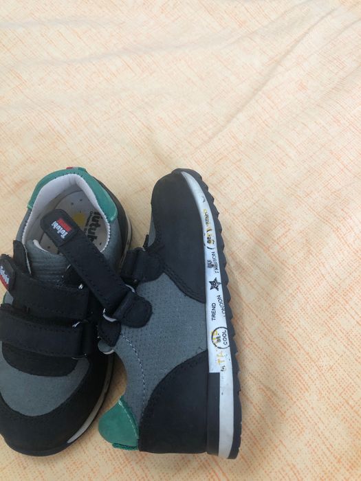 Детские кроссовки