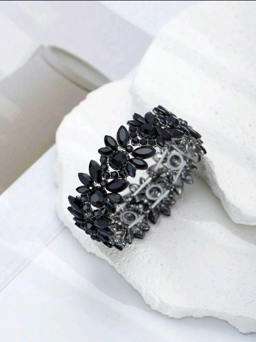 Черни елегантни бижута