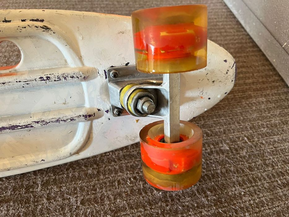 скейт, цвет-оранжевый состояние отличное