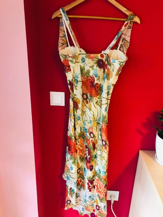 Асиметрична официална рокля