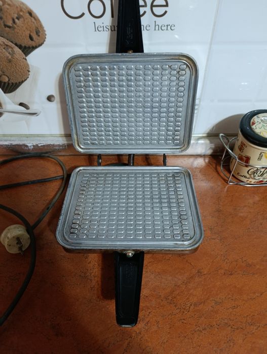 Продам советскую вафельницу