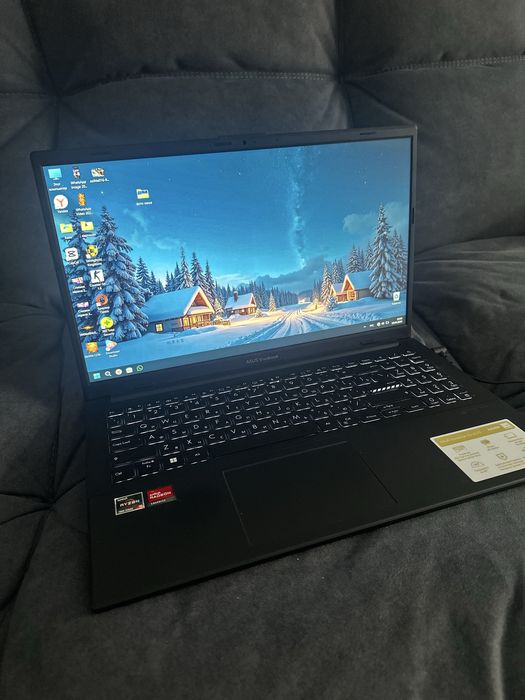 Продаю ноутбук ( еще на гарантии )