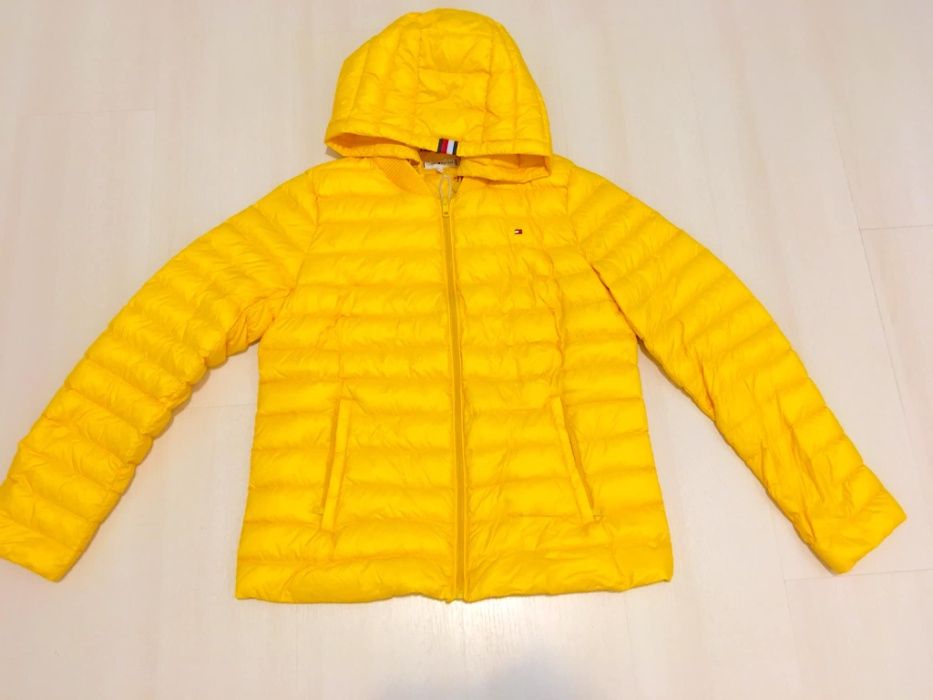Geaca TOMMY HILFIGER cu umplutură din puf și pene de rață, măsura M