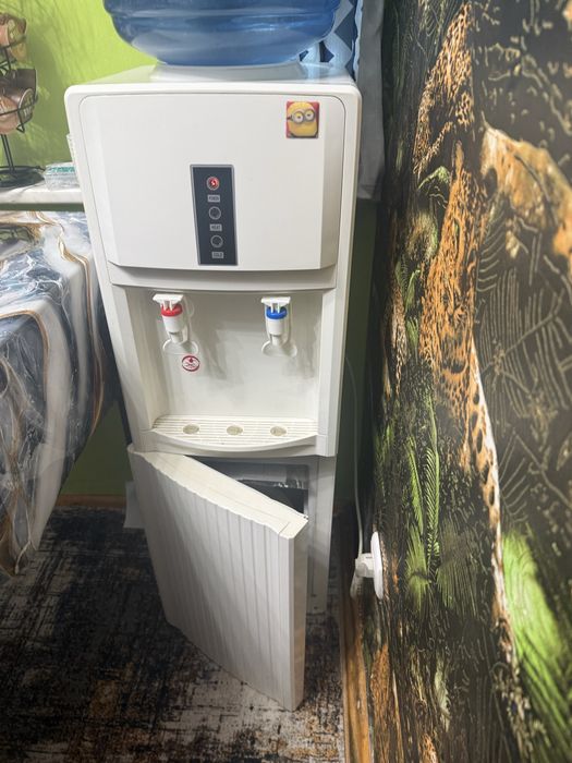 Продам кулер (диспенсер) для воды