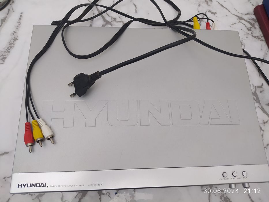 Продам видеомагнитофон (диски) в рабочем состоянии